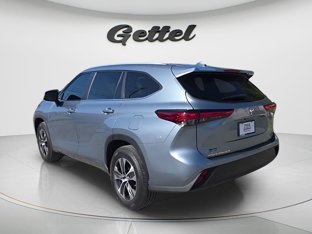 Used 2023 Toyota Highlander XLE image 7
