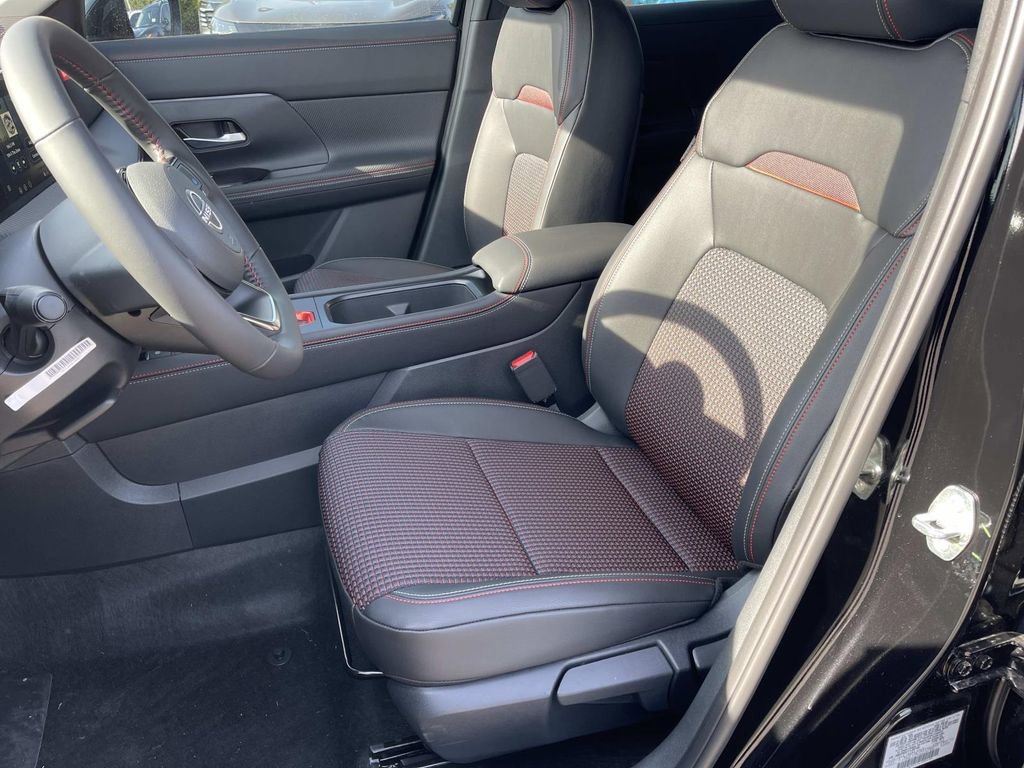 New 2026 Nissan Kicks SR w/ SR Premium Package FWD image 19