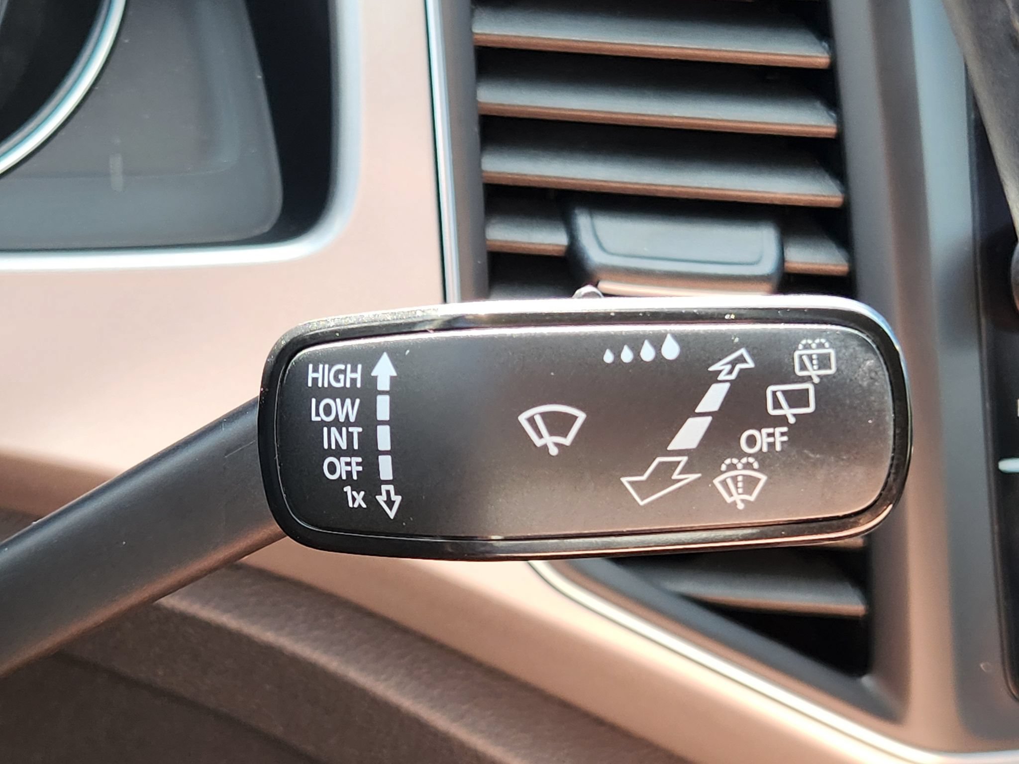 Used 2019 Volkswagen Atlas SE w/ Towing Package FWD image 35