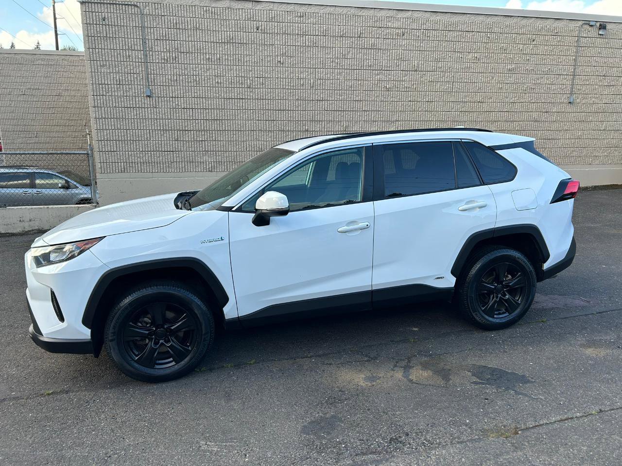 Used 2021 Toyota RAV4 LE AWD/4WD image 8