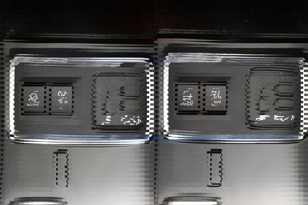 Used 2022 Subaru Ascent Limited w/ Technology Package image 27