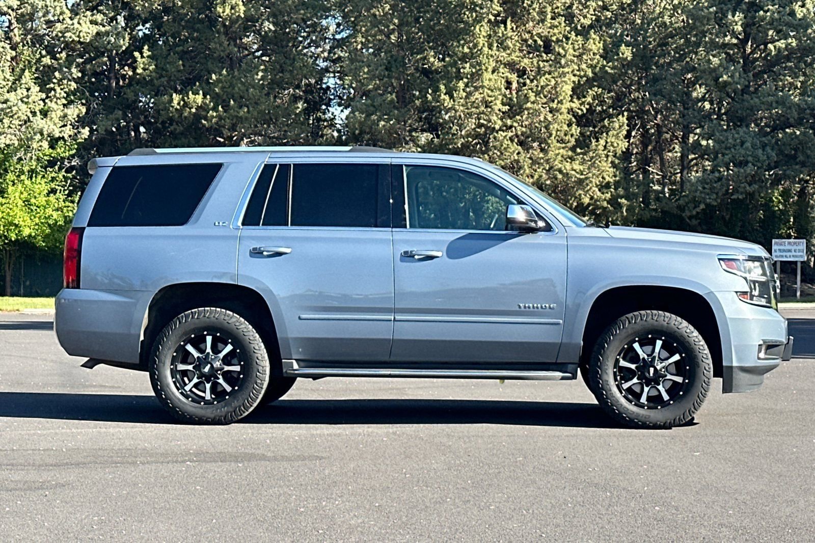 Used 2016 Chevrolet Tahoe LTZ AWD/4WD image 3