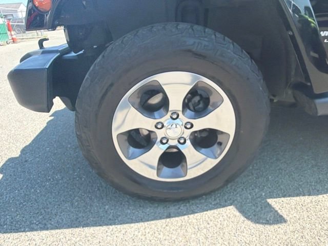 Used 2018 Jeep Wrangler Unlimited Sahara AWD/4WD image 4