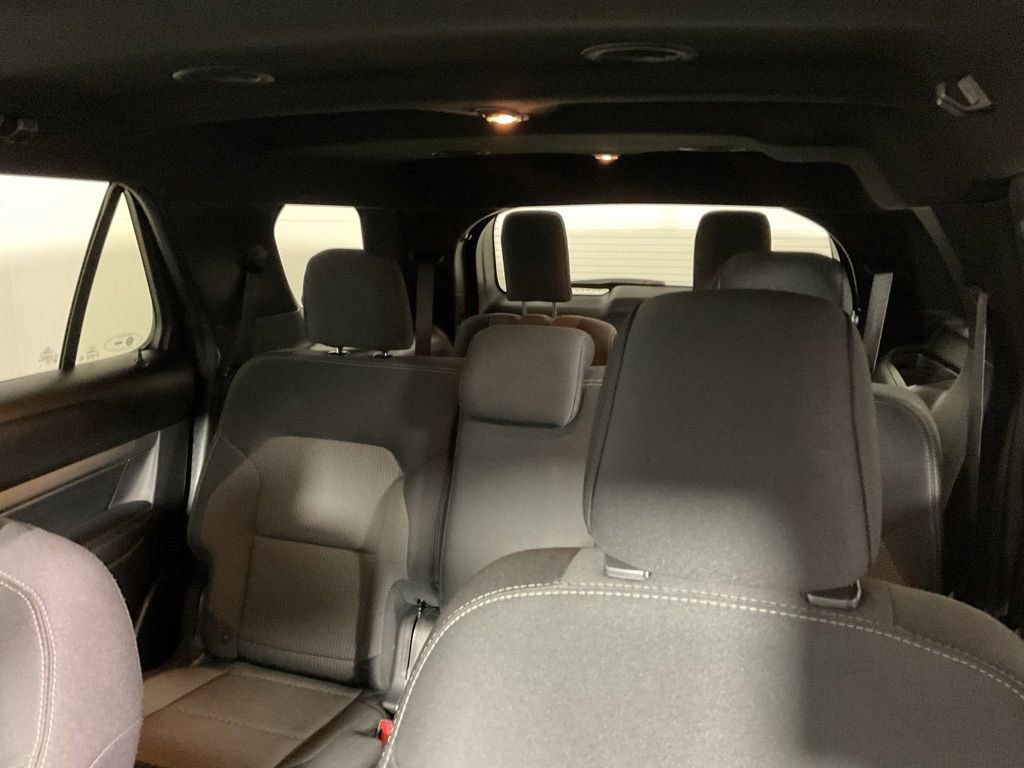 Used 2019 Ford Explorer XLT w/ Equipment Group 201A AWD/4WD image 32