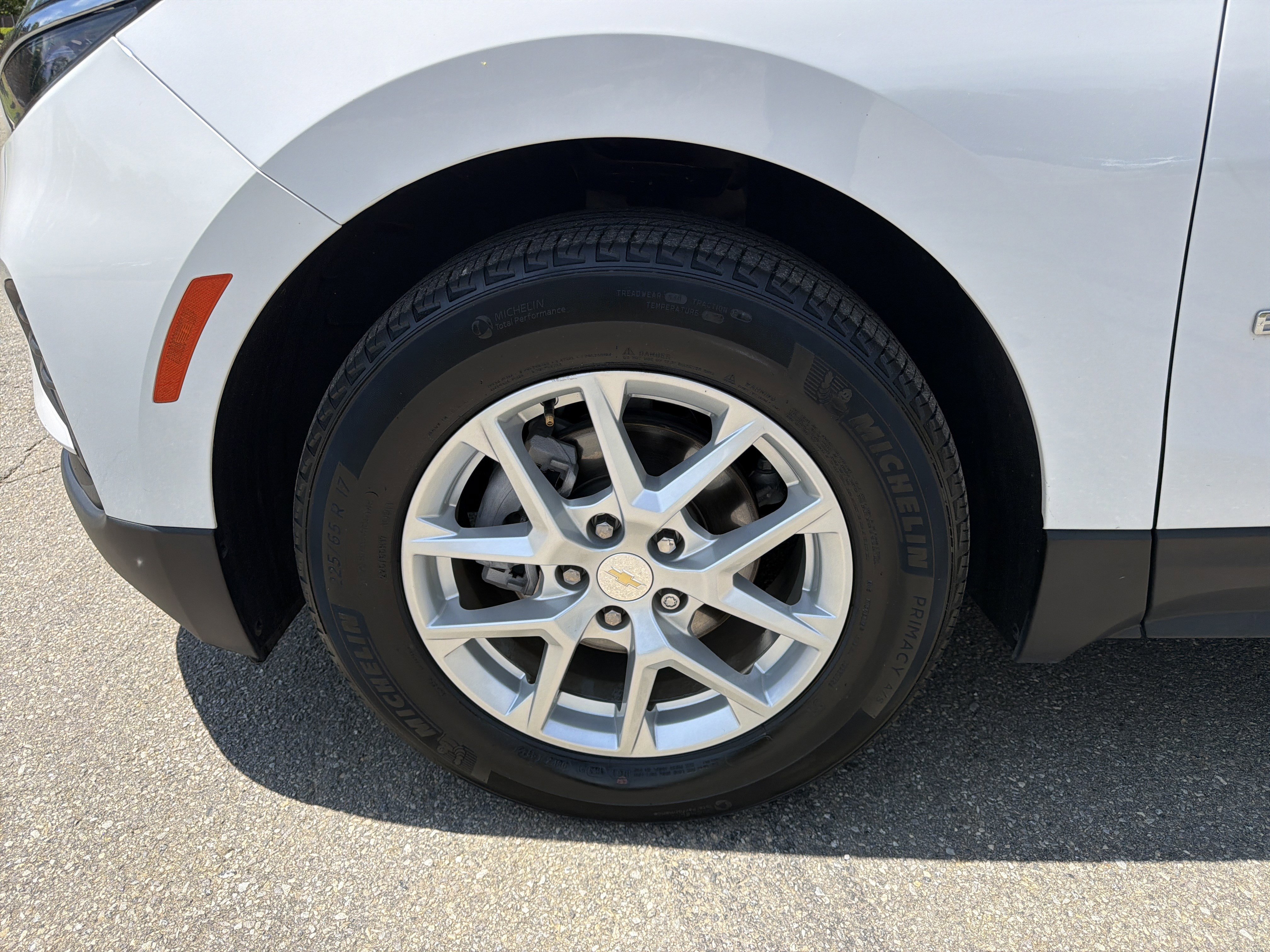 Used 2023 Chevrolet Equinox LS FWD image 11
