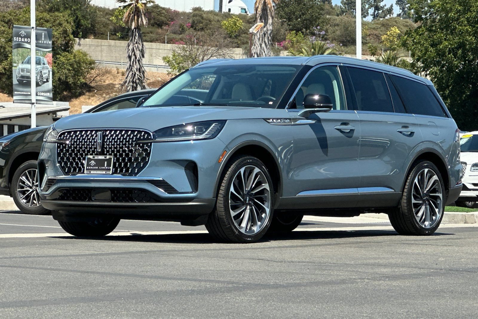 New 2026 Lincoln Aviator Reserve w/ Luxury Package RWD image 7