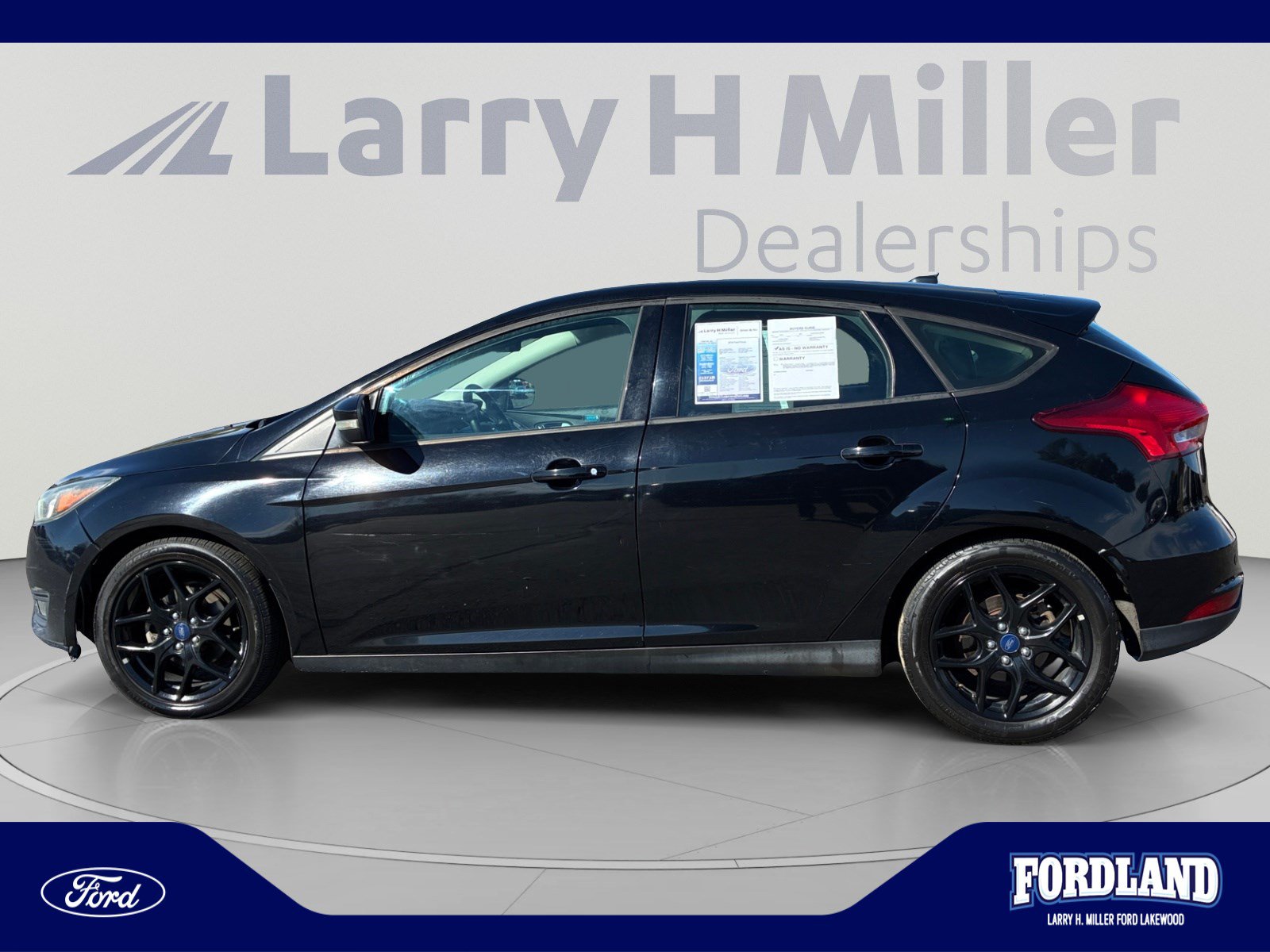 Used 2016 Ford Focus SE w/ Equipment Group 201A FWD image 2