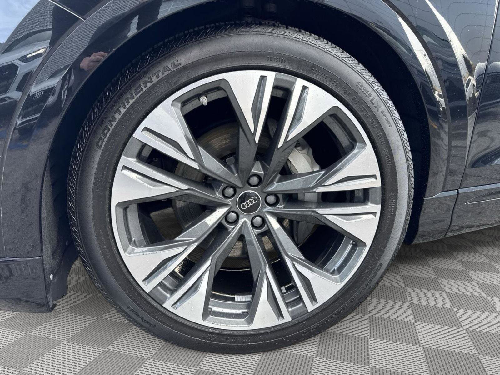 Certified 2025 Audi Q8 Prestige w/ Prestige Package AWD/4WD image 10