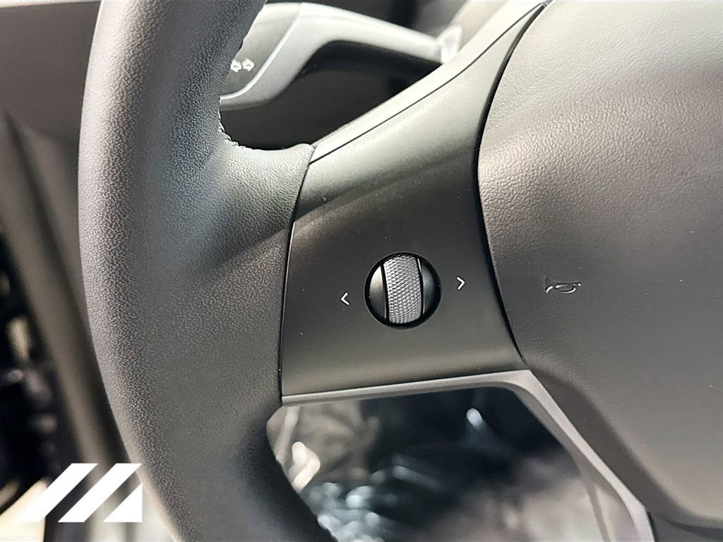 Used 2023 Tesla Model Y Long Range image 11