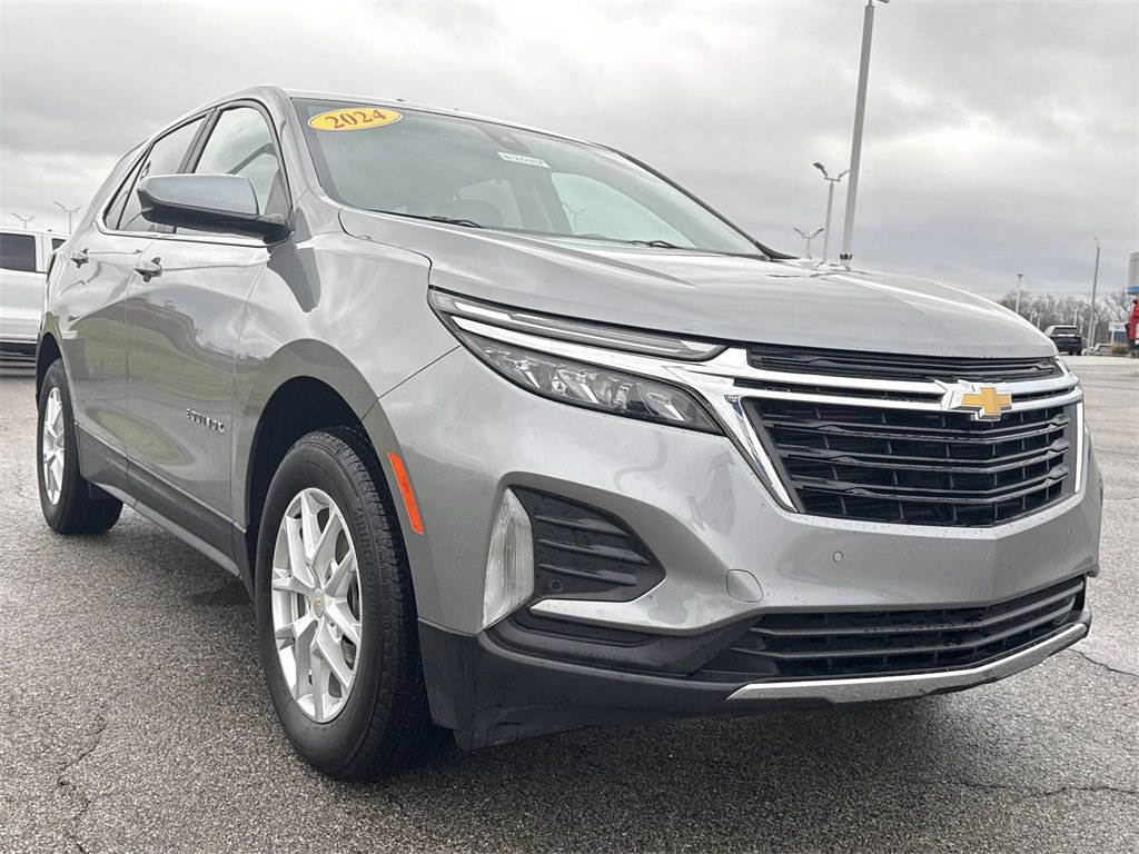 Used 2024 Chevrolet Equinox LT image 2