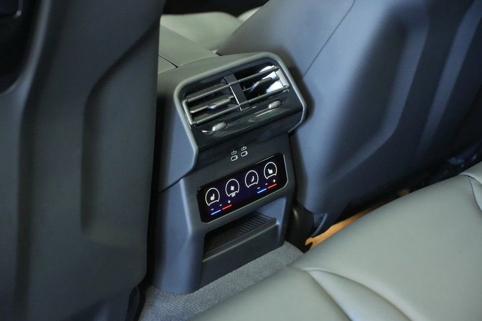 Used 2025 BMW M5 Touring image 41