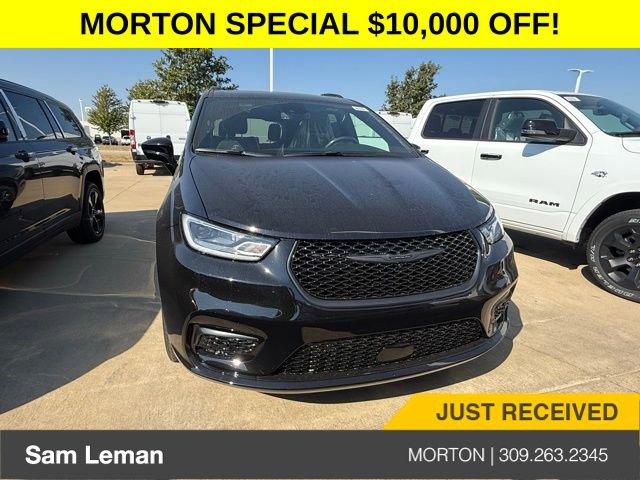 New 2026 Chrysler Pacifica Limited w/ S Appearance Package image 3