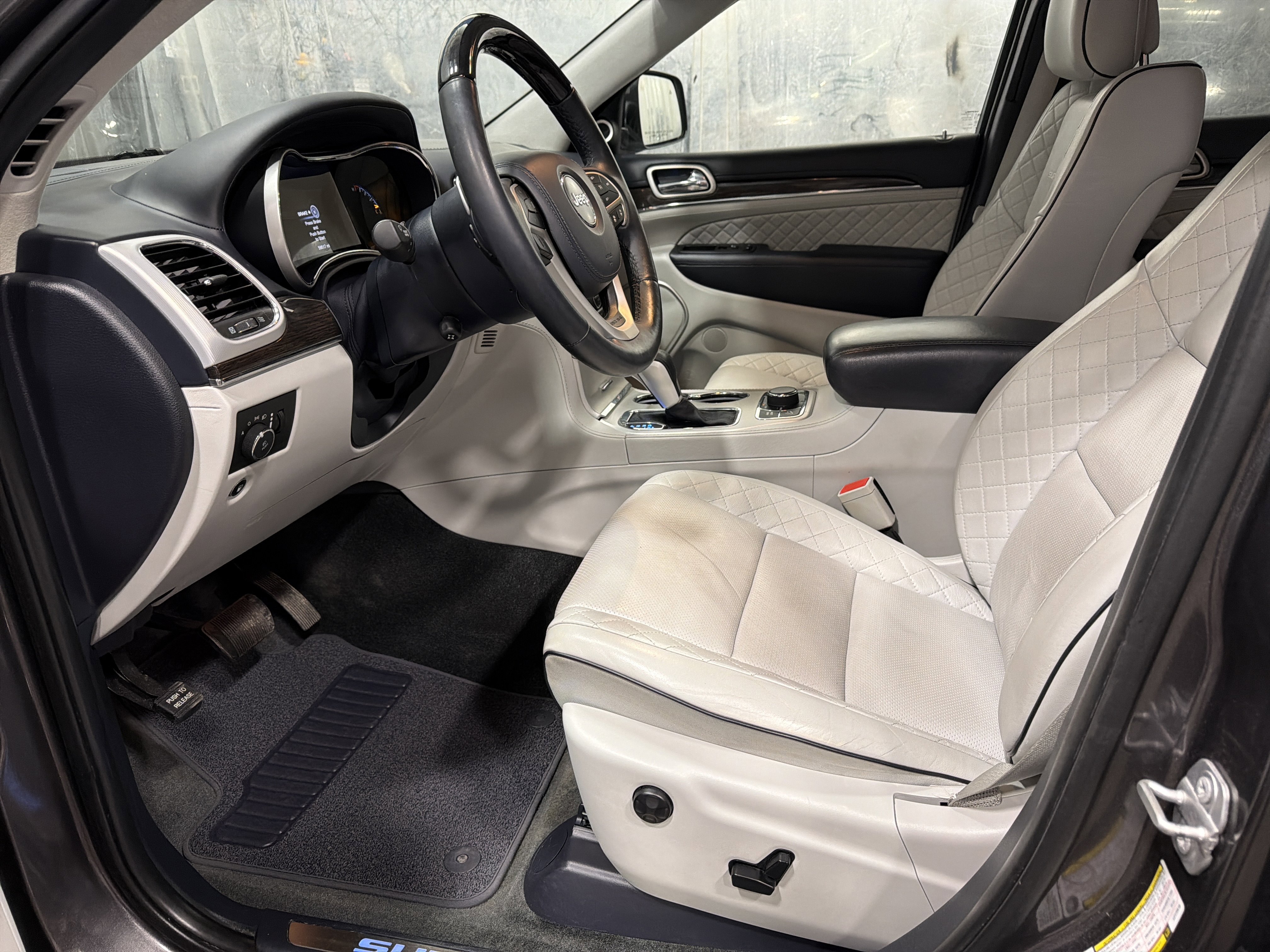 Used 2020 Jeep Grand Cherokee Summit image 4