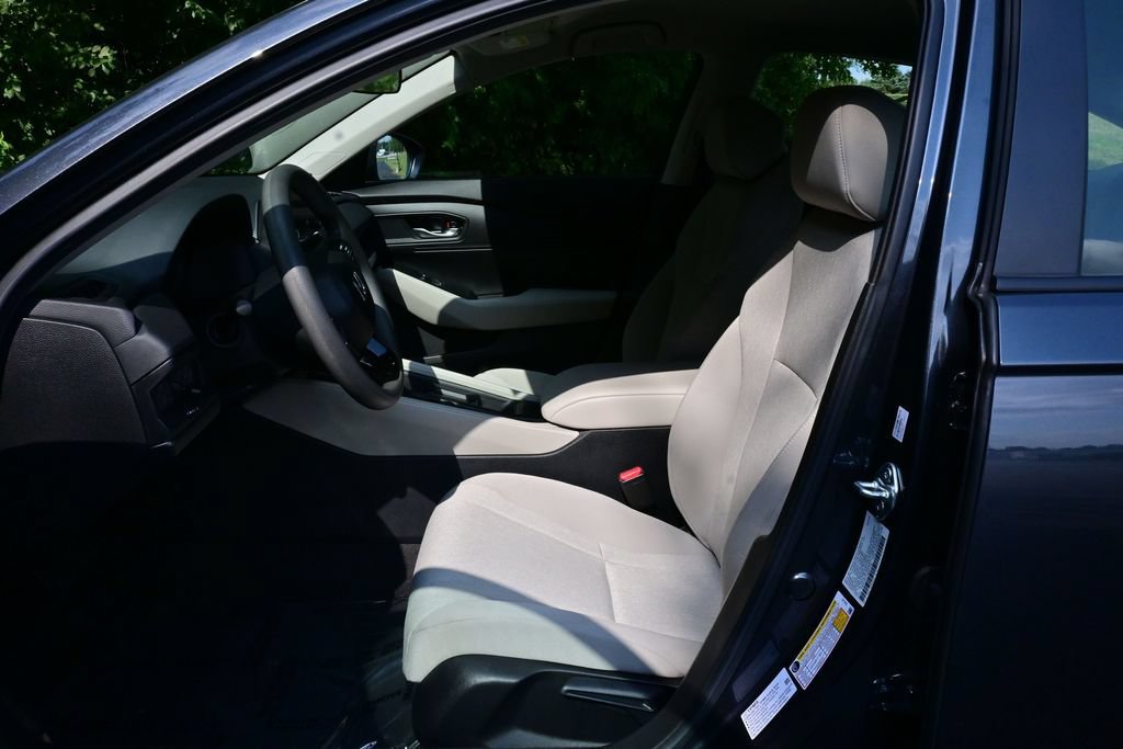 Certified 2025 Honda Accord LX image 28