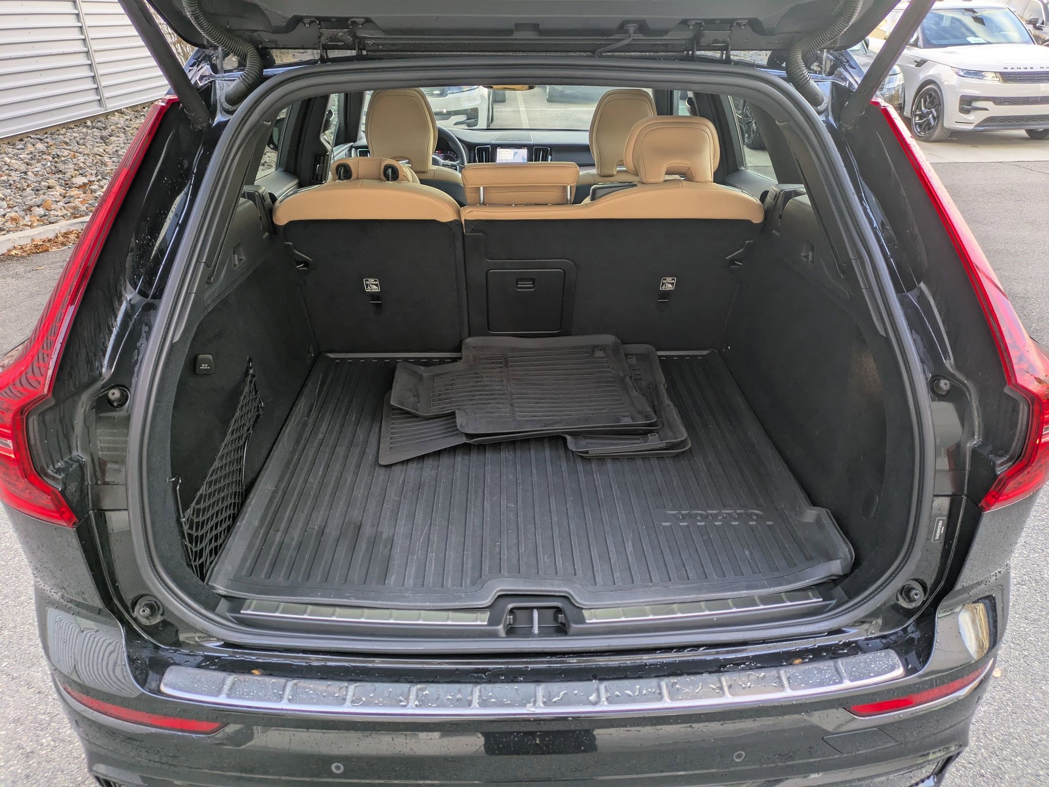 Certified 2023 Volvo XC60 B6 Ultimate w/ Protection Package Premier image 31