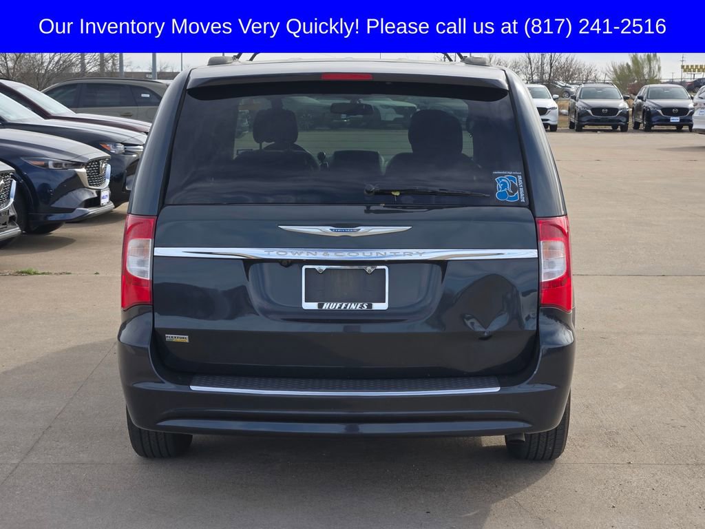 Used 2014 Chrysler Town & Country Touring image 6