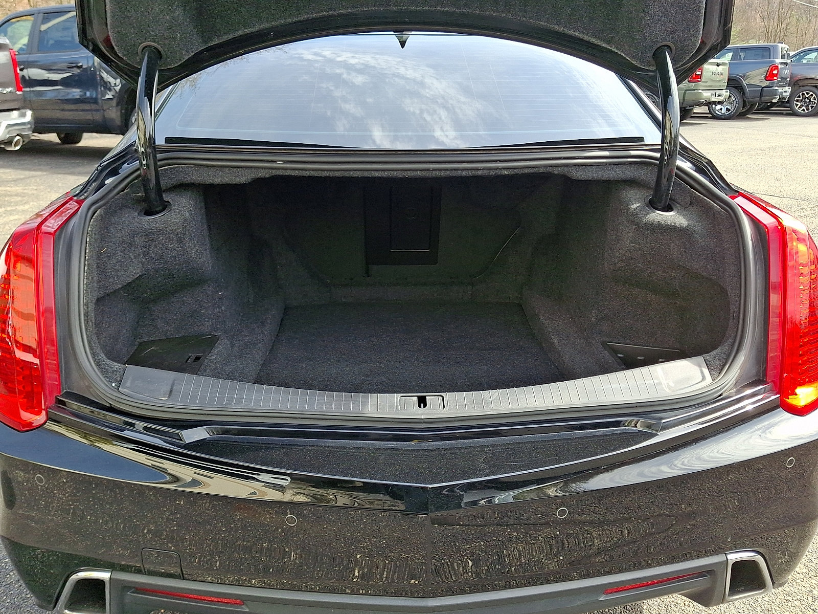 Used 2018 Cadillac CTS Luxury image 29