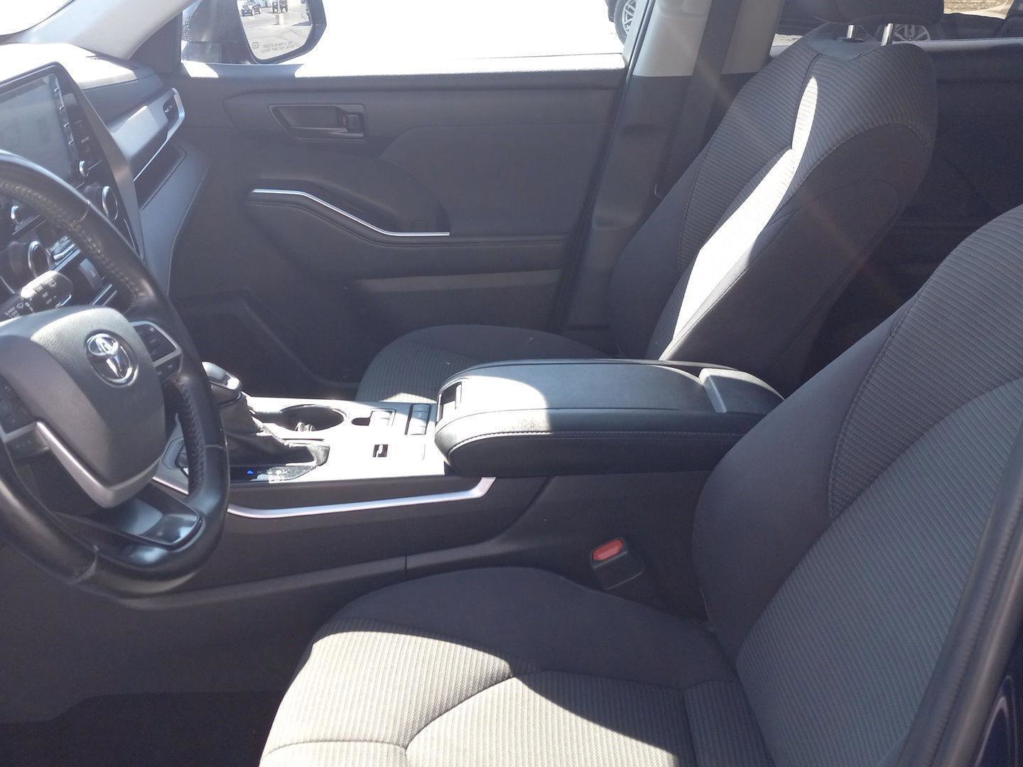 Used 2022 Toyota Highlander LE image 10