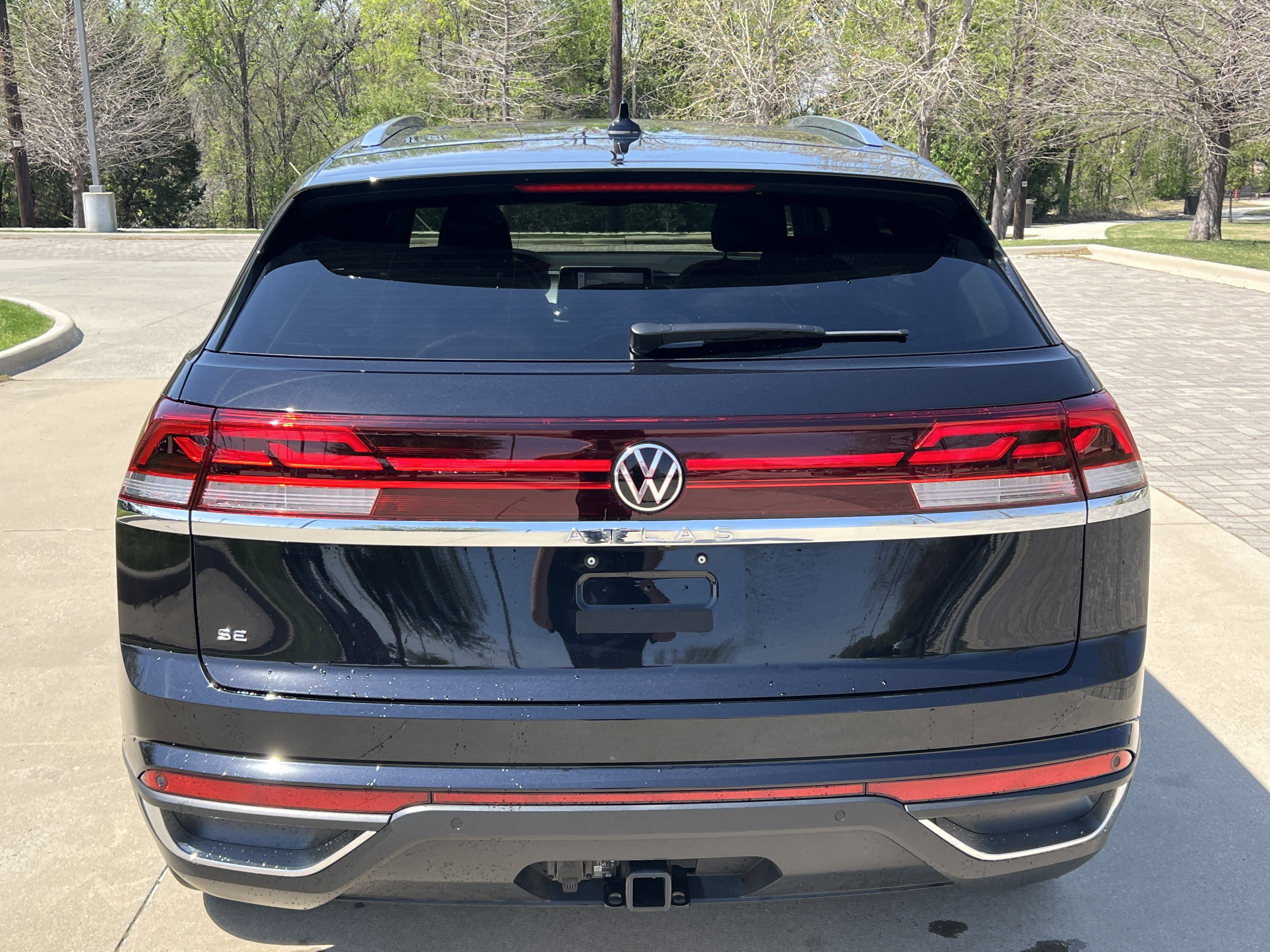 Certified 2025 Volkswagen Atlas Cross Sport SE w/ Panoramic Sunroof Package FWD image 9