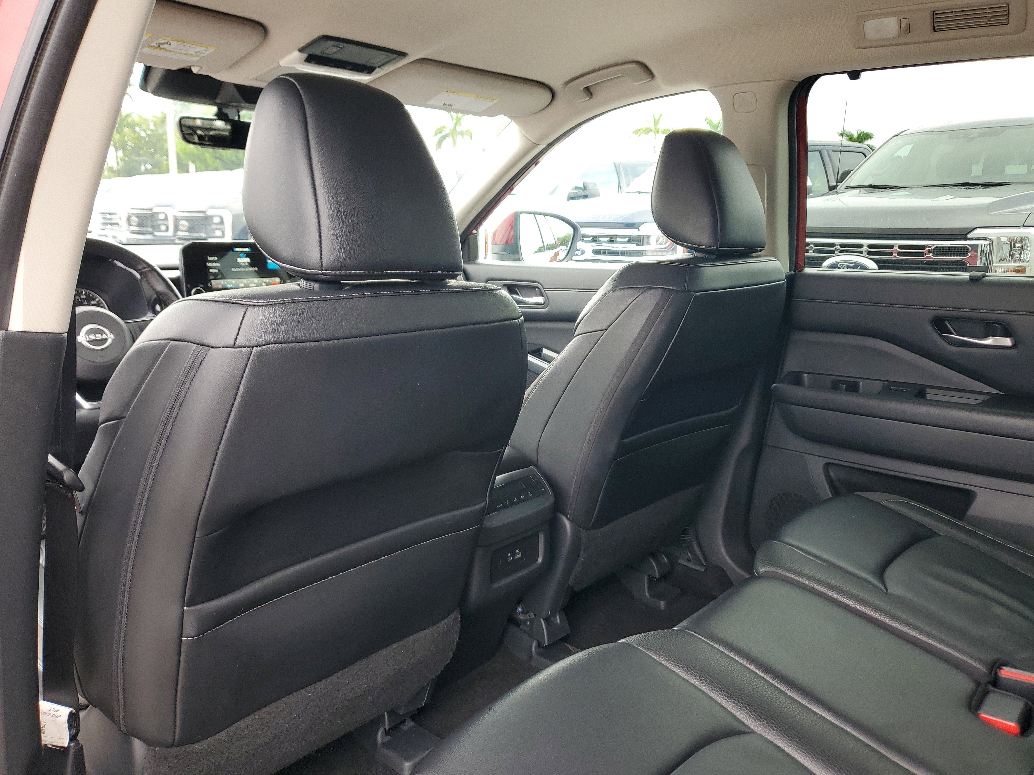 Used 2024 Nissan Pathfinder SL image 13