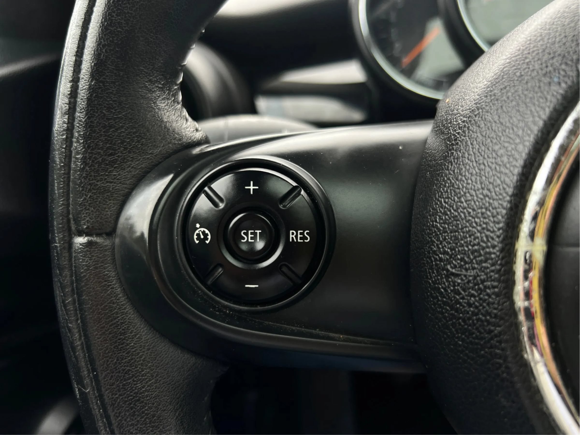Used 2015 MINI Cooper 4-Door Hardtop FWD image 32