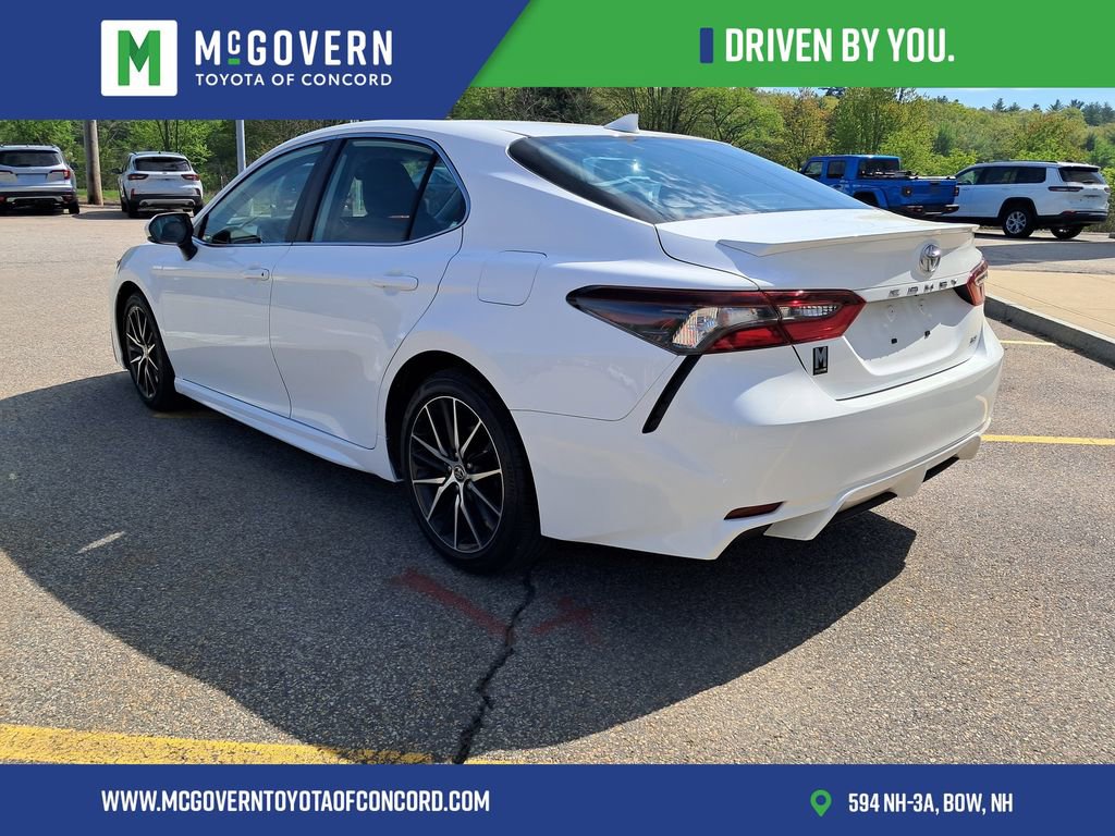 Used 2023 Toyota Camry SE FWD image 3