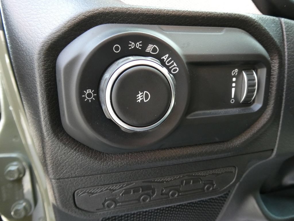 Used 2025 Jeep Wrangler Unlimited Sport AWD/4WD image 24