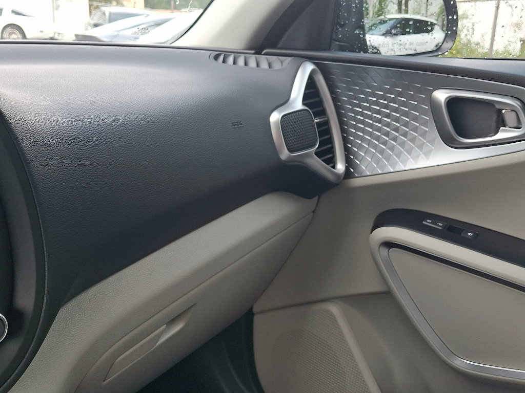 Used 2025 Kia Soul LX w/ LX Technology Package FWD image 33