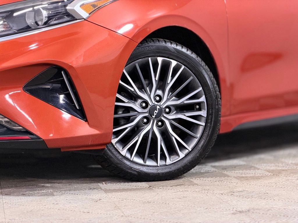 Used 2023 Kia Forte GT-Line w/ GT-Line Premium Package FWD image 2