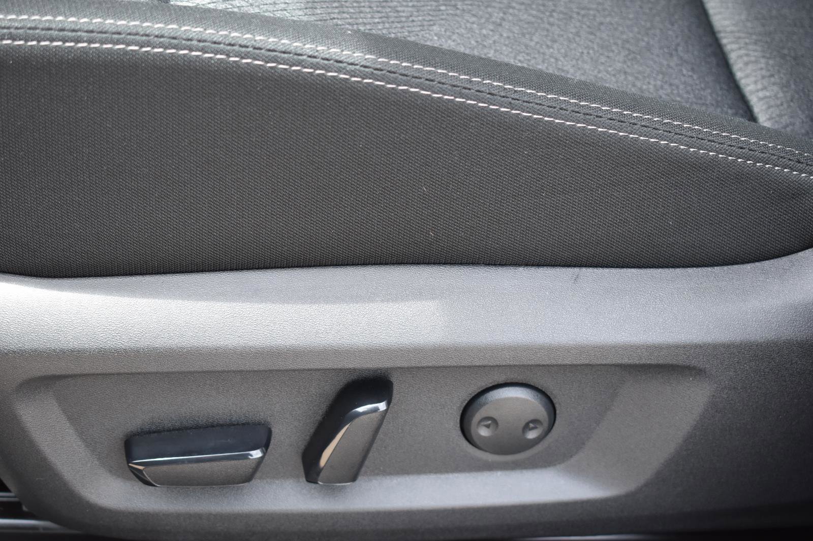 Used 2025 Nissan Rogue SV FWD image 24