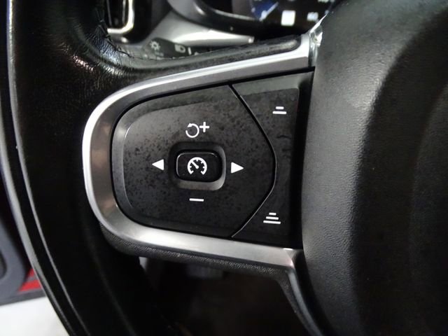 Used 2018 Volvo XC60 T5 Momentum w/ Vision Package image 7