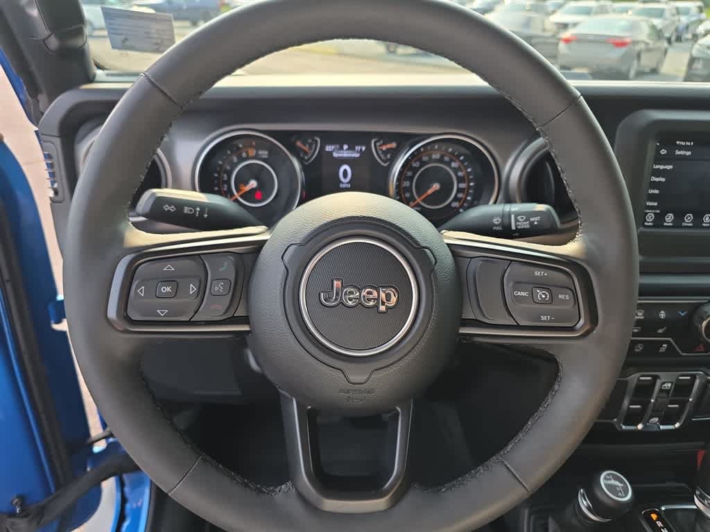 Used 2023 Jeep Gladiator Sport AWD/4WD image 18