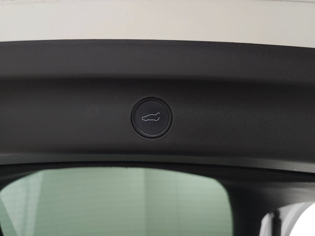 Used 2022 Tesla Model Y Long Range AWD/4WD image 9
