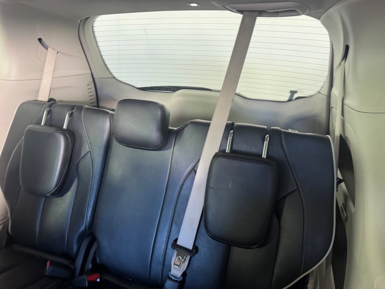 Used 2024 Chrysler Pacifica Limited FWD image 12