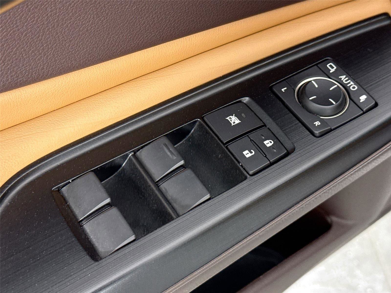 Used 2020 Lexus ES 350 Ultra Luxury w/ Accessory Package 2 image 30