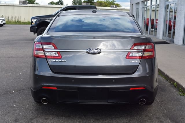 Used 2017 Ford Taurus SEL FWD image 9