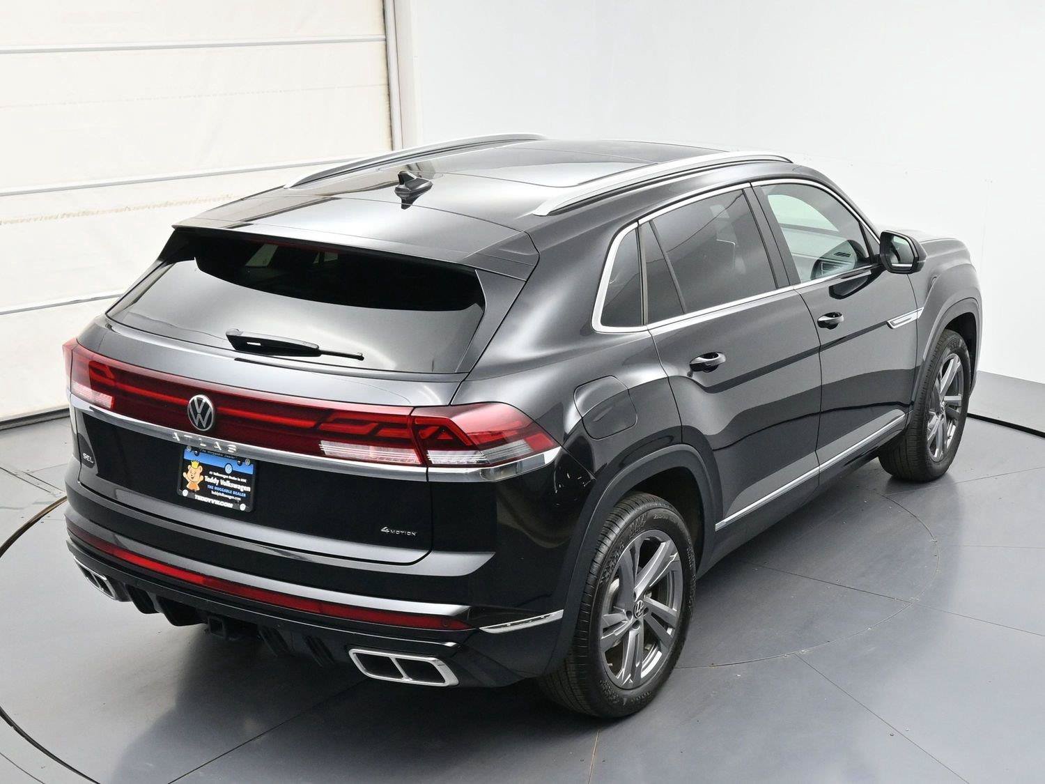 Certified 2024 Volkswagen Atlas Cross Sport SEL R-Line AWD/4WD image 38