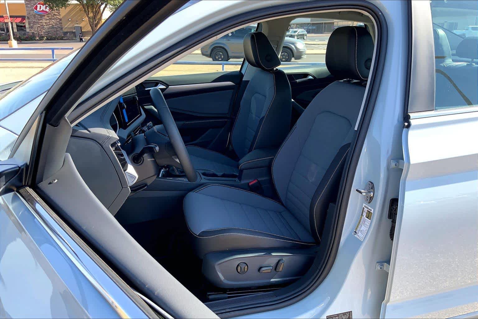New 2026 Volkswagen Jetta SE FWD image 9