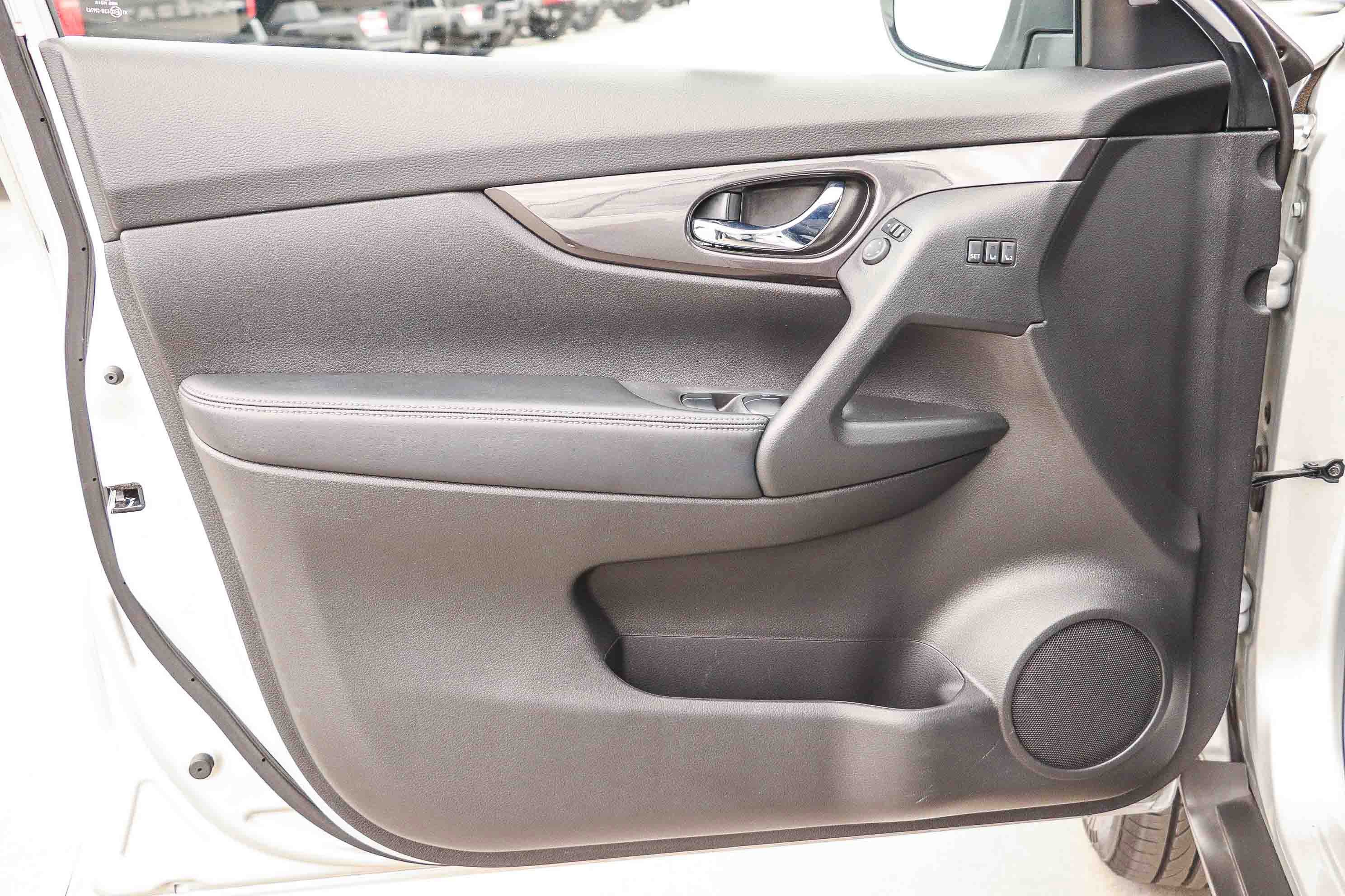 Used 2020 Nissan Rogue SV w/ Premium Package FWD image 22