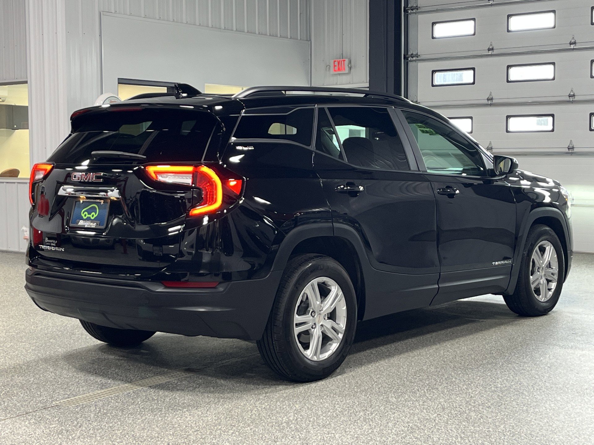 Certified 2022 GMC Terrain SLE w/ Driver Convenience Package image 4