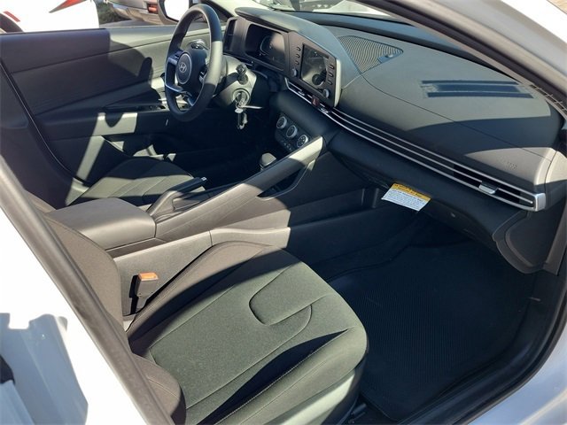 Certified 2025 Hyundai Elantra SE image 15