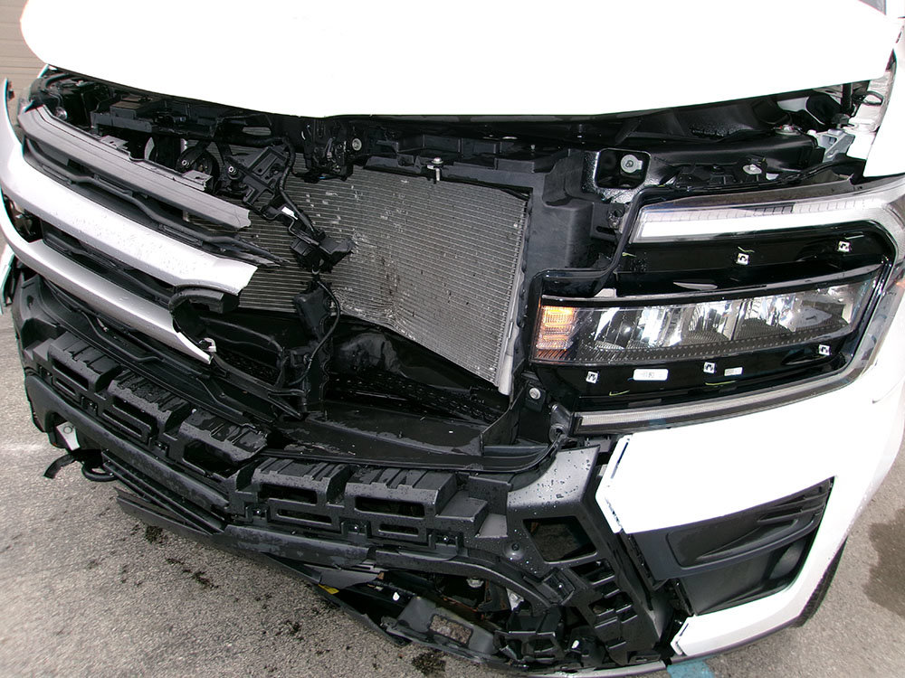 Used 2022 Ford Expedition XLT AWD/4WD image 2