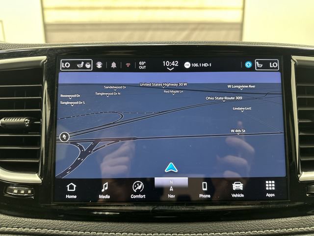 Used 2025 Chrysler Pacifica Limited AWD/4WD image 21
