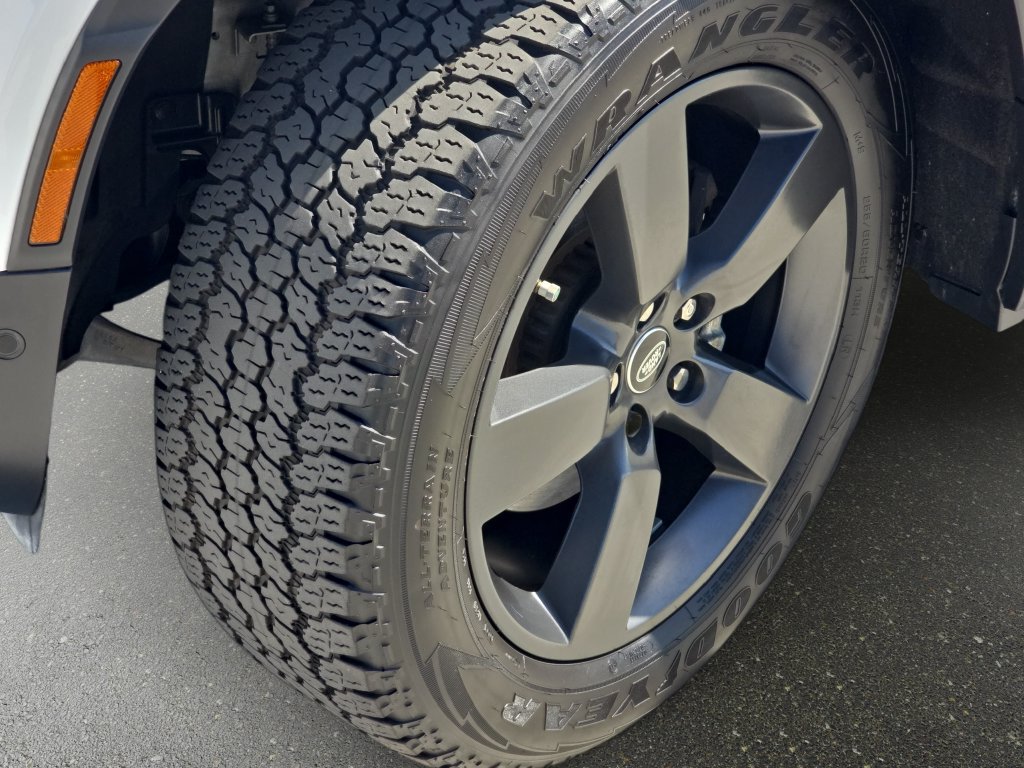 Certified 2025 Land Rover Defender 110 S AWD/4WD image 33