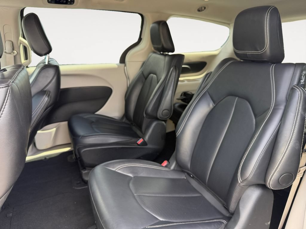 Used 2024 Chrysler Pacifica Limited FWD image 13