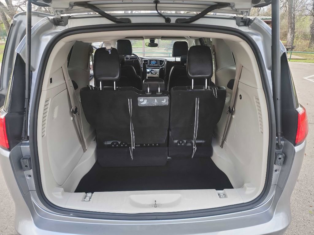 Used 2020 Chrysler Voyager Lxi image 27