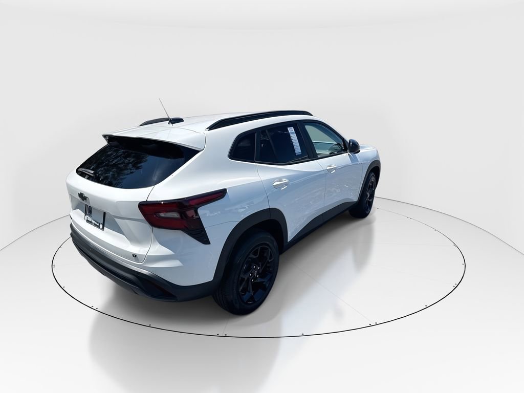 New 2026 Chevrolet Trax LT FWD image 8