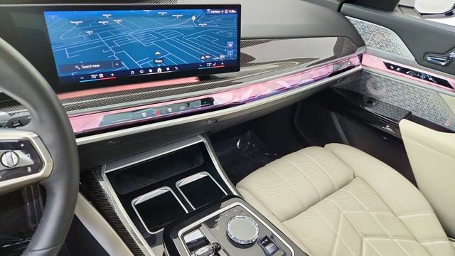Used 2023 BMW i7 xDrive60 w/ Executive Package 2 image 44