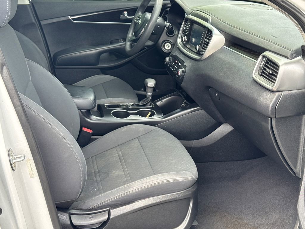 Used 2019 Kia Sorento FWD image 13