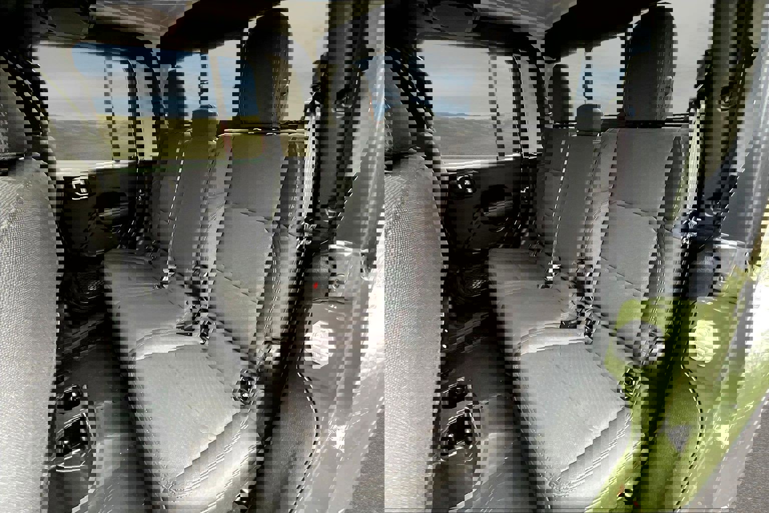 Used 2022 Jeep Gladiator Sport AWD/4WD image 15